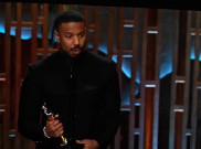 Michael B Jordan Akhirnya Pegang Piala Oscar Perdana, Menangi Best Lead Actor