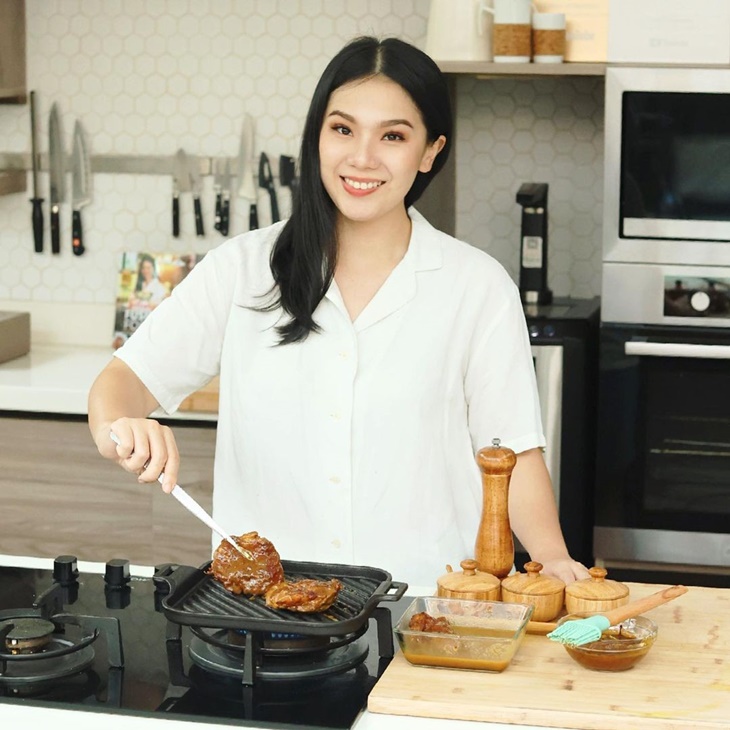 Sayap Ayam Goreng dengan Oseng Bawang untuk Menu Berbuka