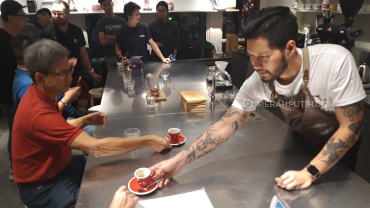Menikmati Olahan Kopi dari Barista Dunia, Mikael Jasin