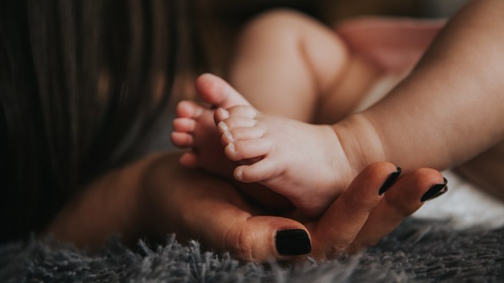 Biarkan Anak Bermain Tanpa Alas Kaki