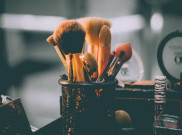 Bahaya Penggunaan Produk Makeup dengan Status Kedaluwarsa