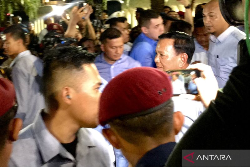 Prabowo Datang Awal, Ganjar Usung Tulisan 'Sat set', Anies Tampil Berjas