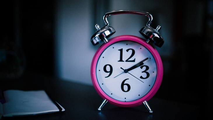 Tidak menyetel alarm (Foto: Unsplash/Mpho Mojapelo)