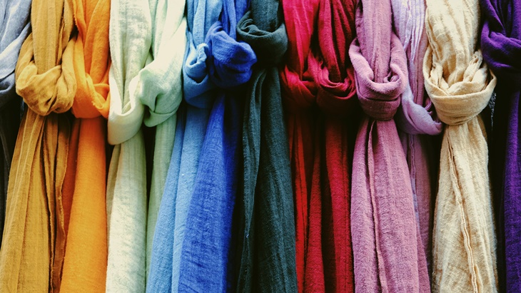 Warna Trendi Poles Penampilan Fesyen Kamu