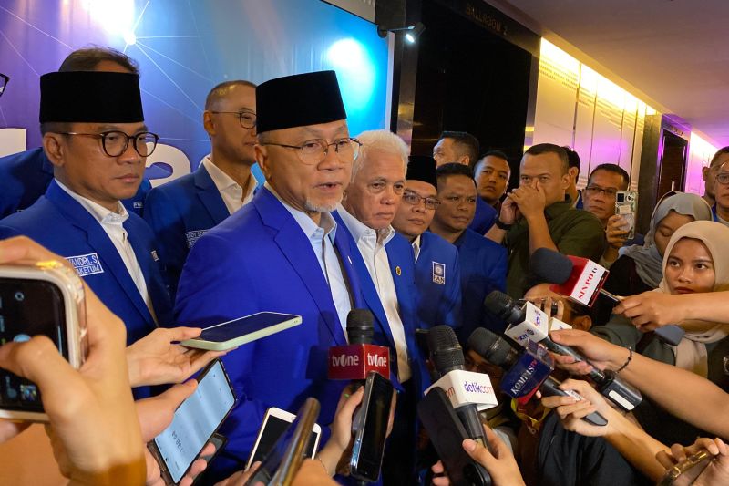 Sore Ini Puluhan Kader PAN Temui Jokowi, Zulhas: Seumur-umur Belum Pernah ke Istana