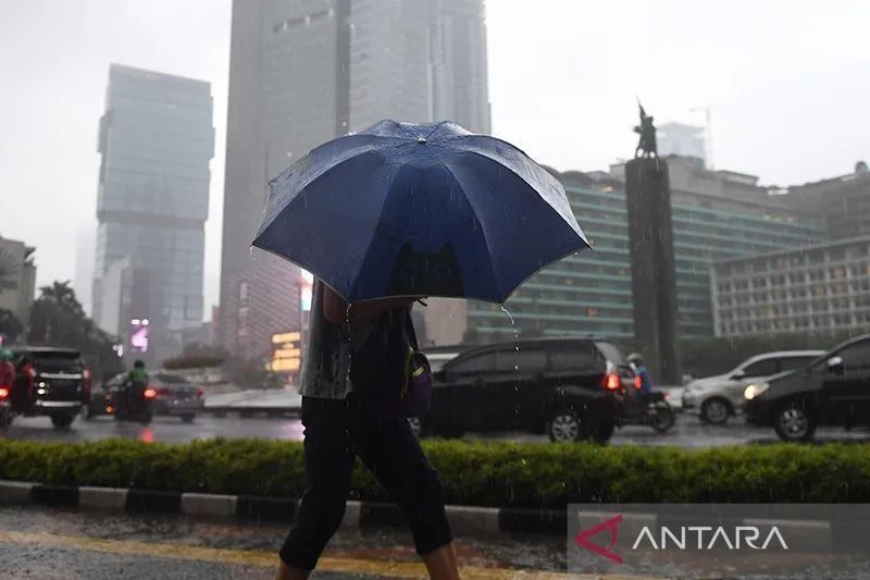 BMKG Prakirakan Cuaca Sebagian Besar Wilayah di Jakarta Diguyur Hujan