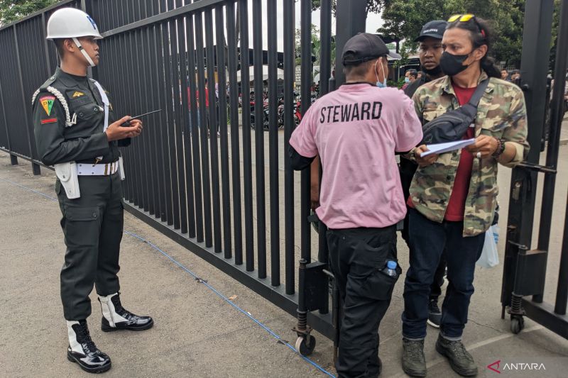 Ikutin Aturan FIFA, Polisi Kini Berada di Luar Stadion saat Pertandingan Sepak Bola