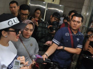 Syahrini Bantah Kenal Baik Bos First Travel 