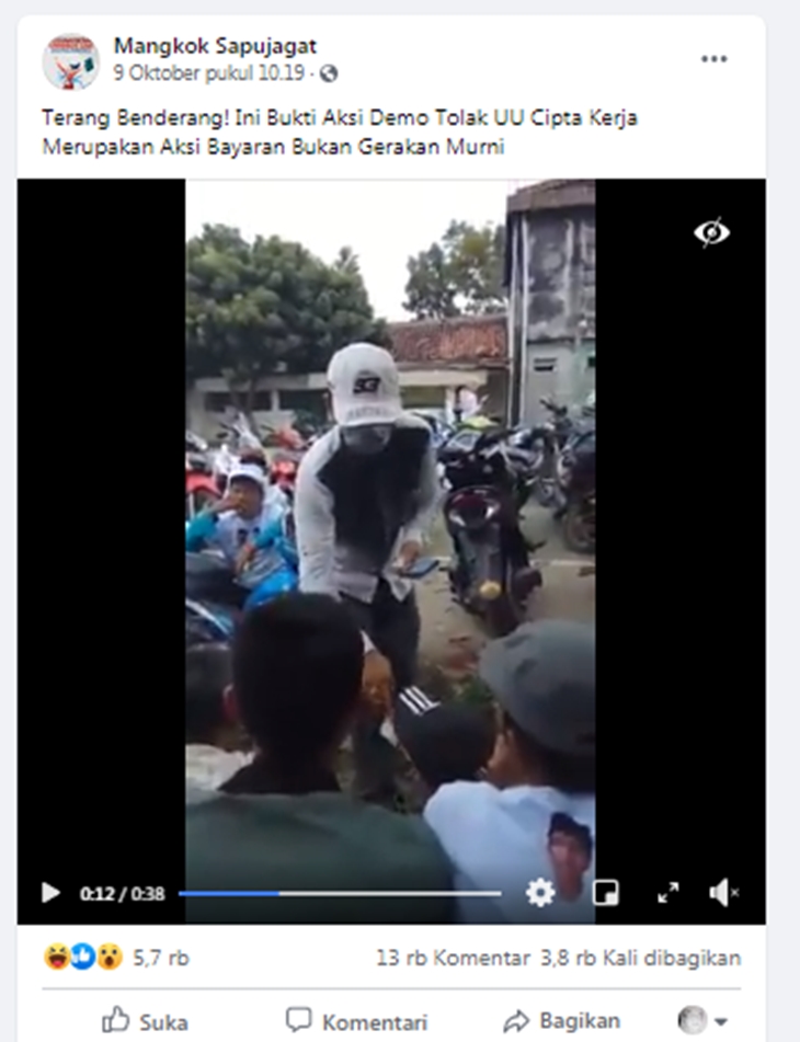 Tangkapan layar Facebook menyatakan demo UU Cipta Kerja bayaran. (Foto: MP/Facebook)
