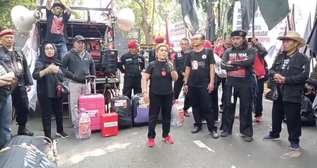 Anggap Perkara Hasto Receh, Pengurus PDIP Yogyakarta Bawa Koin ke Pengadilan