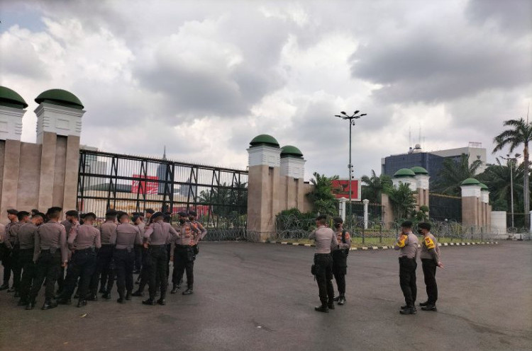 Ribuan Polisi Dikerahkan ke Gedung DPR