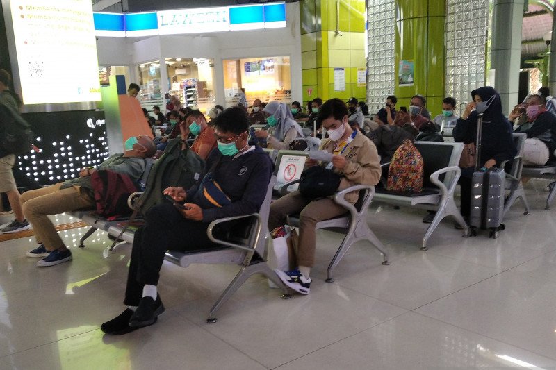 Penumpang Kereta Api Wajib Pakai Masker 3 Lapis Saat Libur Natal-Tahun Baru