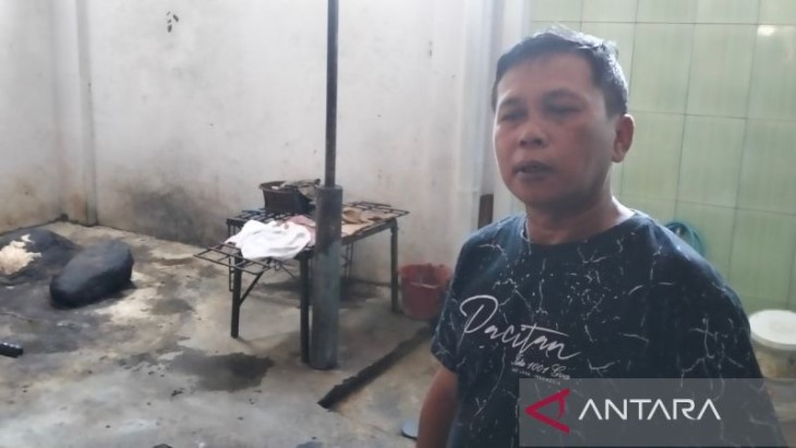 Distribusi Daging Anjing Dipersulit, Pedagang Daging Anjing di Solo Menjerit