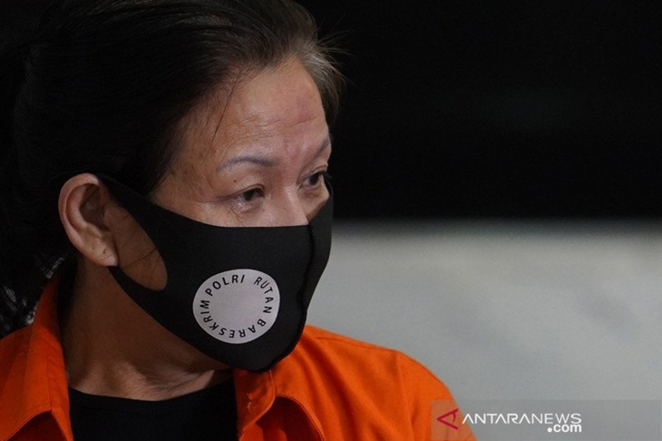Tersangka Maria Pauline Lumowa dihadirkan saat rilis kasus pembobolan kas Bank BNI di gedung Bareskrim Polri, Jakarta, Jumat (10/7/2020). Bareskrim Polri akan menerapkan pasal tindak pidana korupsi dan tindak pidana pencucian uang terhadap tersangka kasus pembobolan kas Bank BNI lewat Letter of Credit (L/C) fiktif, Maria Pauline Lumowa. ANTARA FOTO/Rivan Awal Lingga/foc.
