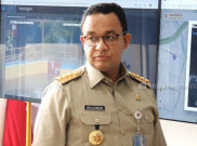Anies Minta Alas Kaki Dibawa Masuk ke Masjid Atau Musala