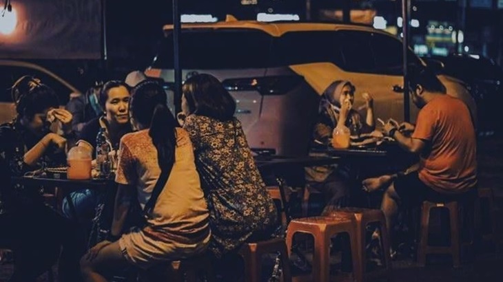 Gegayaan Pakai Celana Pendek ke Tongkrongan di Negeri Aing