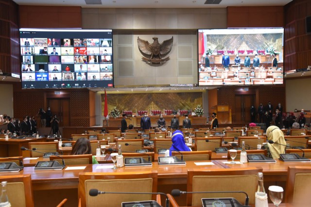 Rapat Paripurna DPR Sahkan 3 Orang Anggota DKPP Untuk Dilantik Jokowi