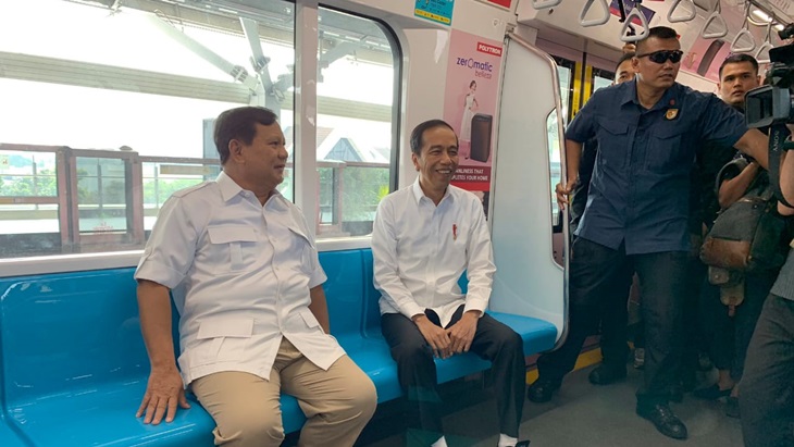 Prabowo dan Jokowi di MRT 