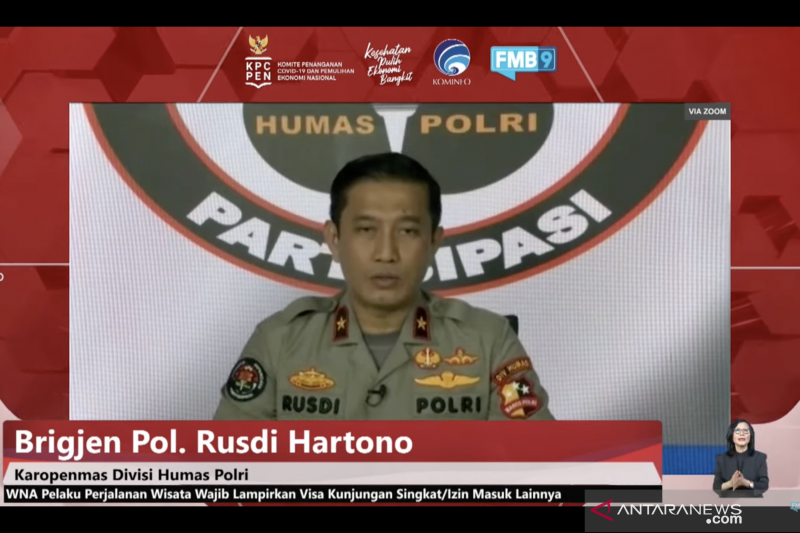 Tangkapan layar ketika Kepala Biro Penerangan Masyarakat (Karopenmas) Divisi Humas Polri Brigjen. Pol. Rusdi Hartono memberi paparan dalam program Dialog Produktif Kabar Kamis bertajuk “Karantina Wajib untuk Semua, demi Indonesia Bebas Pandemi” yang disiarkan secara langsung di kanal YouTube FMB9ID_IKP, Kamis (28/10/2021). ANTARA/Putu Indah Savitri