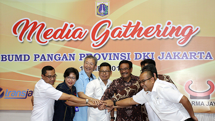 Transjakarta Pasarkan Bahan Pokok di Halte