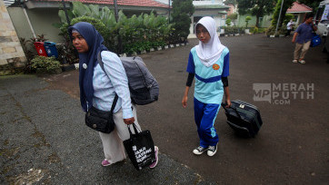 Hari Pertama Siswa Datang Bawa Koper di Sekolah Rakyat Menengah Atas (SRMA) 10 Jakarta 