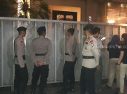 Penyidik KPK Bawa Tiga Koper dari Rumah Setya Novanto