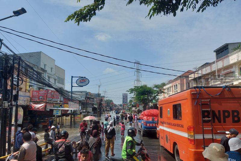 Ciledug Indah Masih Dikepung Banjir, Tarif Ojek Gerobak Seorang Rp 10 Ribu