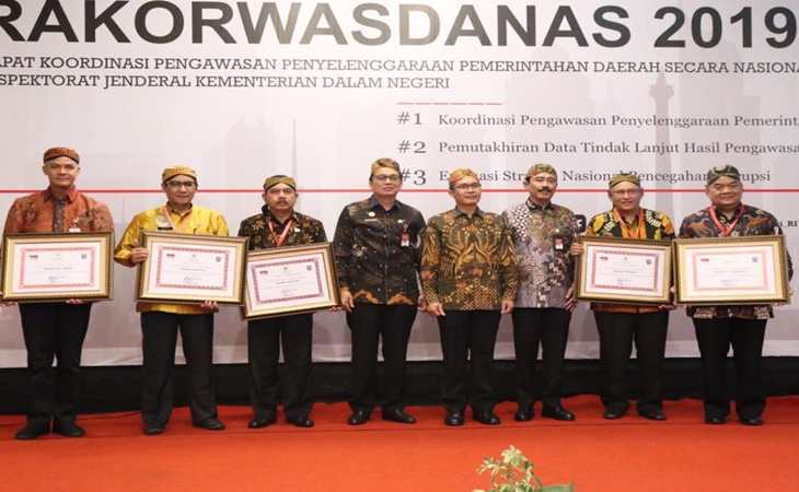 Wakil Ketua KPK Alexander Marwata bersama sejumlah pejabat Kemendagri di Solo
