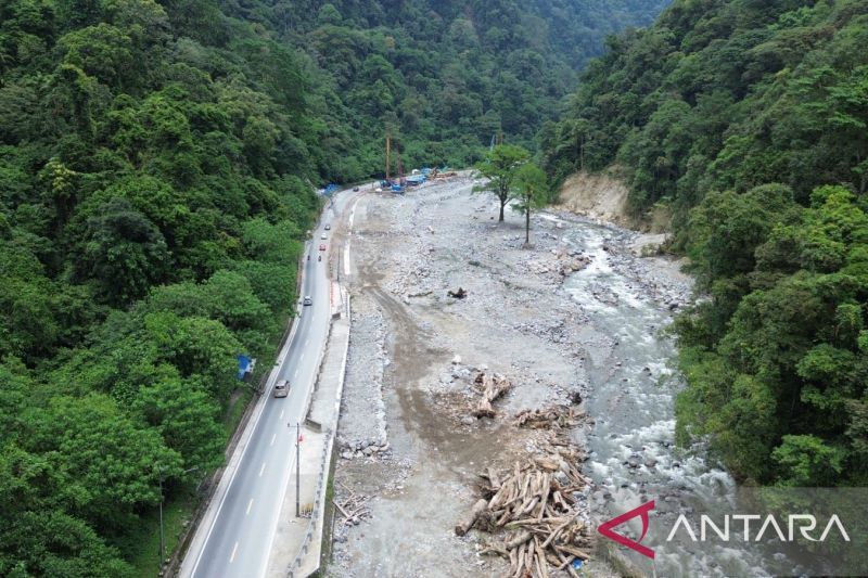 Lembah Anai dan Sitinjau Lauik Dapat Dilalui 24 Jam Selama Arus Mudik, 40 Alat Berat Disiagakan