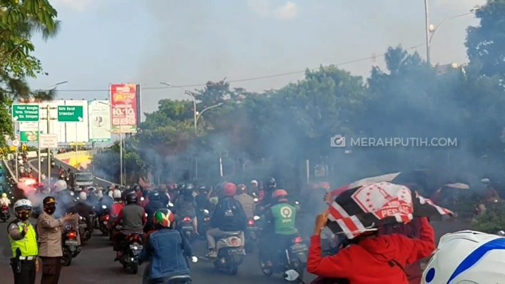 Nekat Konvoi Kawal Bus Pemain Persis, Puluhan Suporter Diamankan Polisi