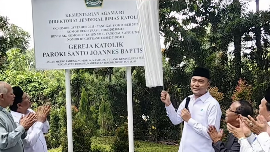 Kemenag Pasang Papan Nama Gereja Katolik Santo Joannes Baptista Parung, Bukti Negara Hadir untuk Umat Nasrani