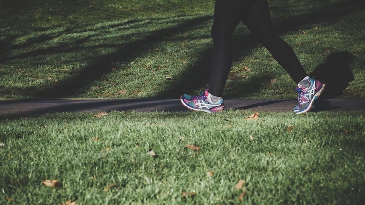 Beragam Manfaat Olahraga Brisk Walking