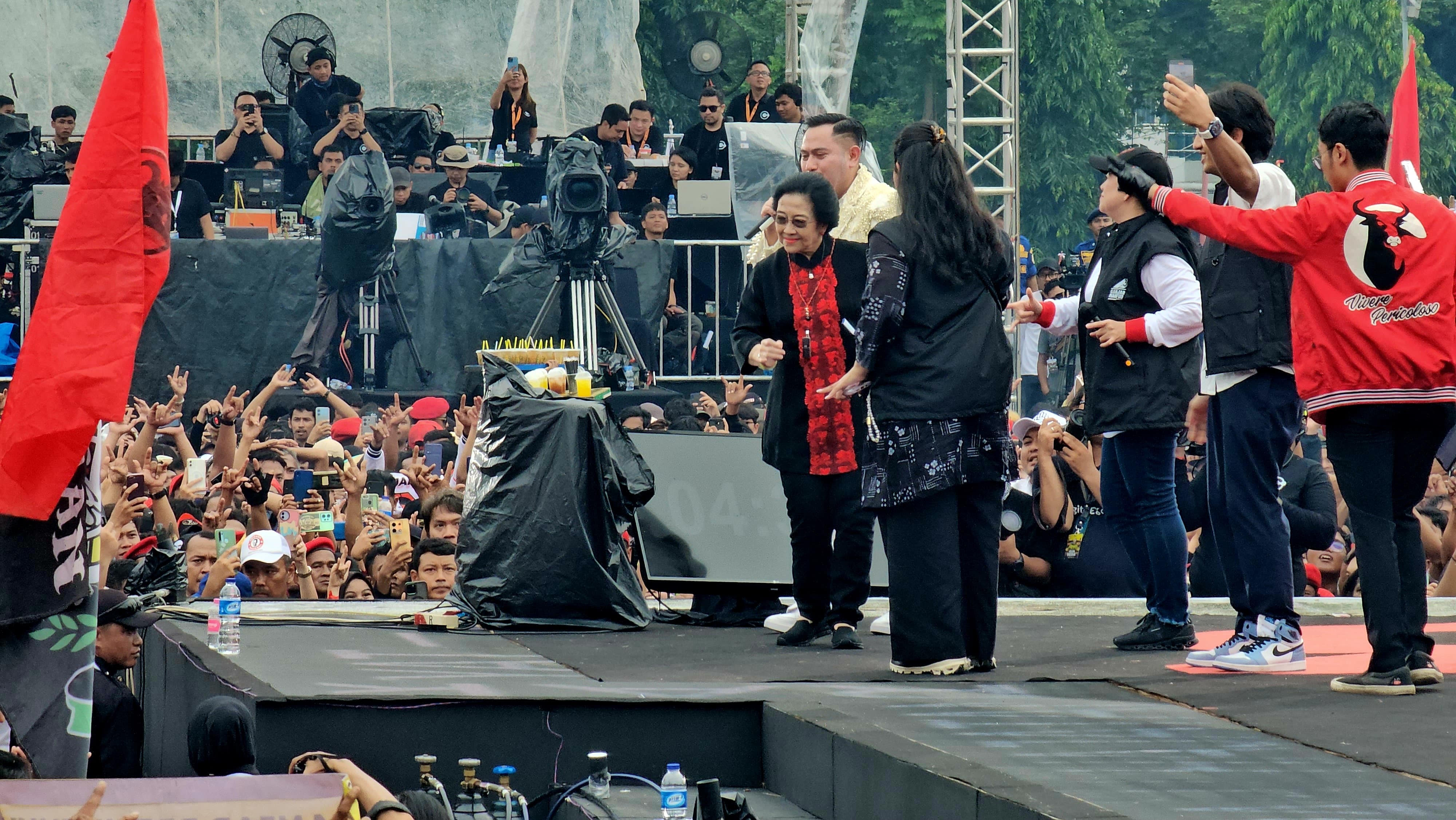 Megawati Berjoget Kritik Pemerintah dengan Lagu, Puan Suarakan Lawan Intimidasi