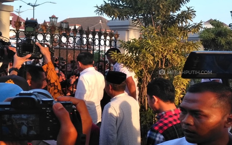  Liburan ke Yogyakarta, Jokowi Bagi 3.000 Paket Sembako