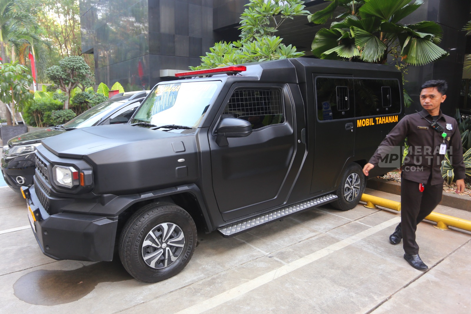 Toyota Hilux Rangga Disulap KPK Jadi Mobil Tahanan Baru, Tampil Gagah dengan Hitam Doff