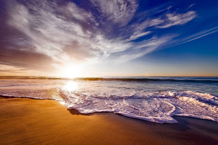 Pelajari terlebih dahulu tentang pantai yang ingin kamu kunjungi. (Foto: Pixabay/12019)