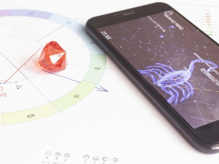 Prediksi untuk 2021 dari Ahli Astrologi Susan Miller