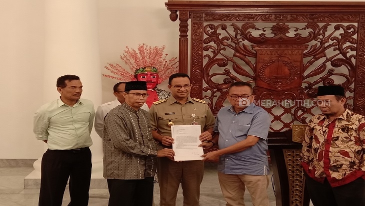 Gubernur DKI Jakarta Anies Baswedan telah menerima surat rekomendasi dua nama baru calon wakil gubernur (cawagub) DKI Jakarta dari Partai Gerindra dan Partai Keadilan Sejahtera (PKS). Foto: MP/Asropih