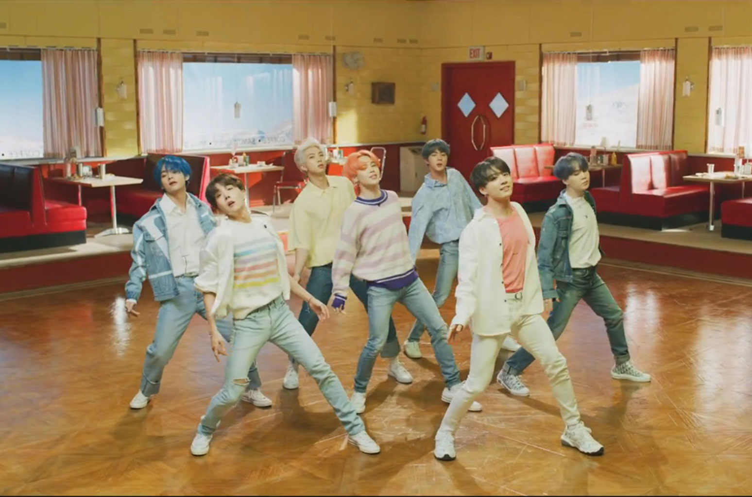 Mencetak Rekor di Youtube, BTS Jadi Grup K-Pop Pertama yang Tampil di Saturday Night Live