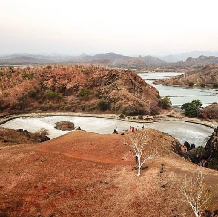 Pemandangan cokelat dari Bukit Tuamese. (Foto: instagram.com/rudyanto62)