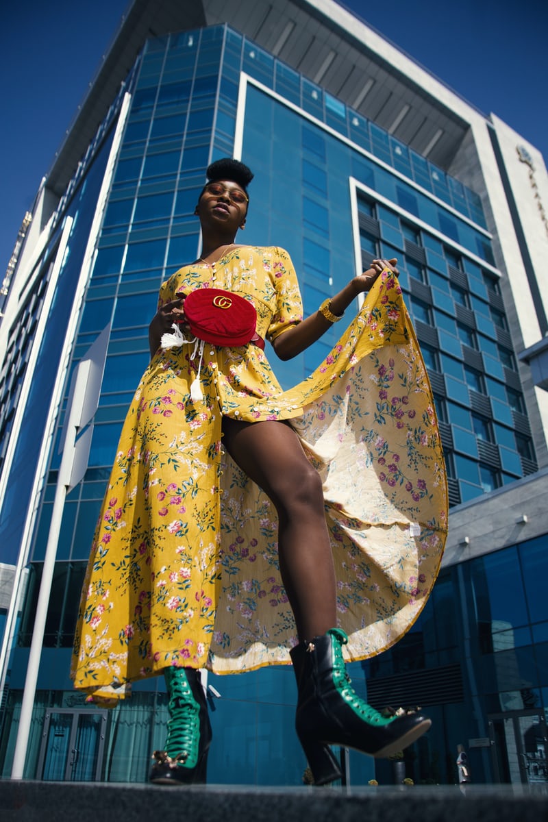 Bohemian dress juga bisa menunjukkan kesan fierce. (Foto Unsplash/Melody Jacob)