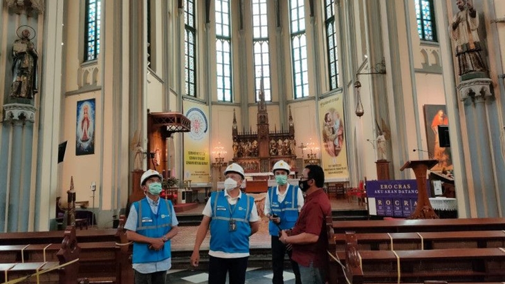 Umat Kurang Enak Badan Disarankan Tak Beribadah Natal Langsung di Gereja