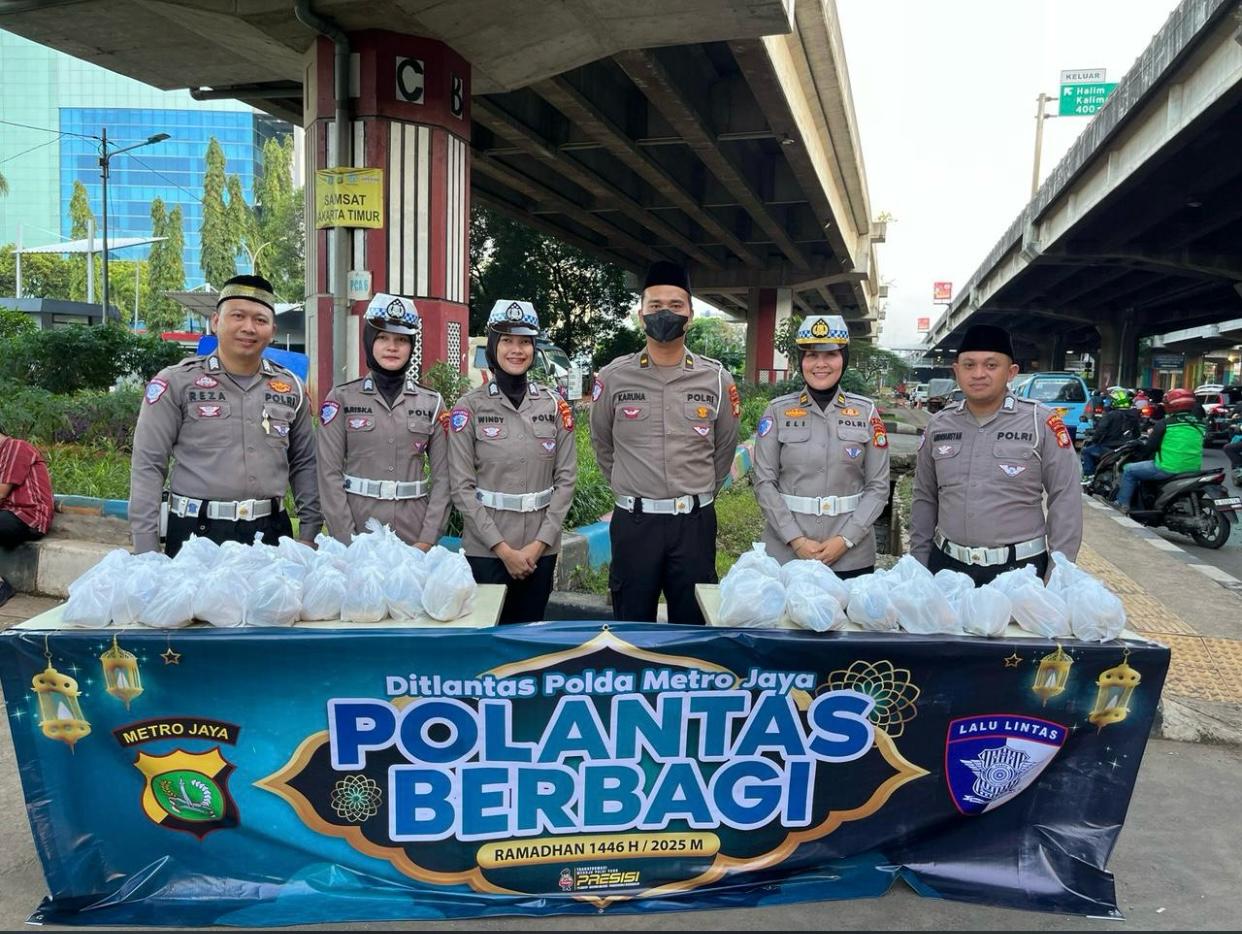 Tim Pengurai Kemacetan Polda Metro Ditempatkan di Gerbang Tol saat Jam Sibuk, Arahkan Pengendara ke Jalur Alternatif