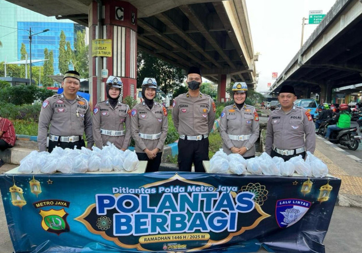 Tim Pengurai Kemacetan Polda Metro Ditempatkan di Gerbang Tol saat Jam Sibuk, Arahkan Pengendara ke Jalur Alternatif