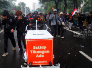 Aksi Massa Demo 28 Agustus 2025 Dibubarkan Gas Air Mata di Gedung DPR 