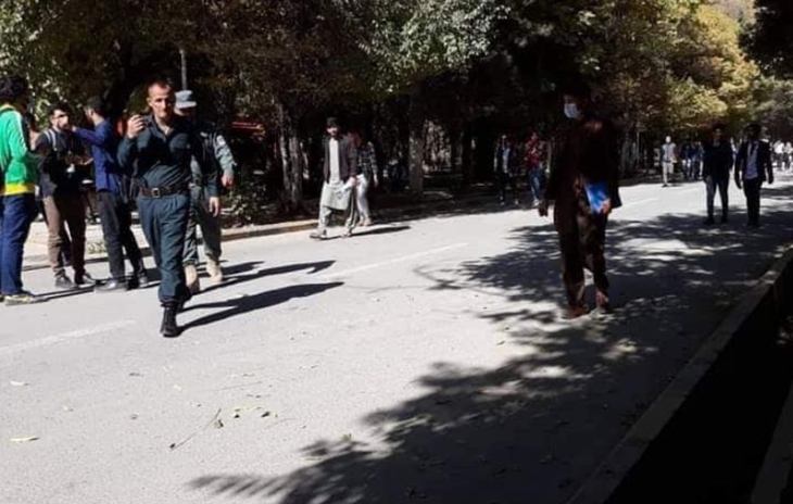 Situasi jalanan setelah serangan di Universitas Kabul, Afghanistan. (Foto: MP/Twitter @pajhwok)