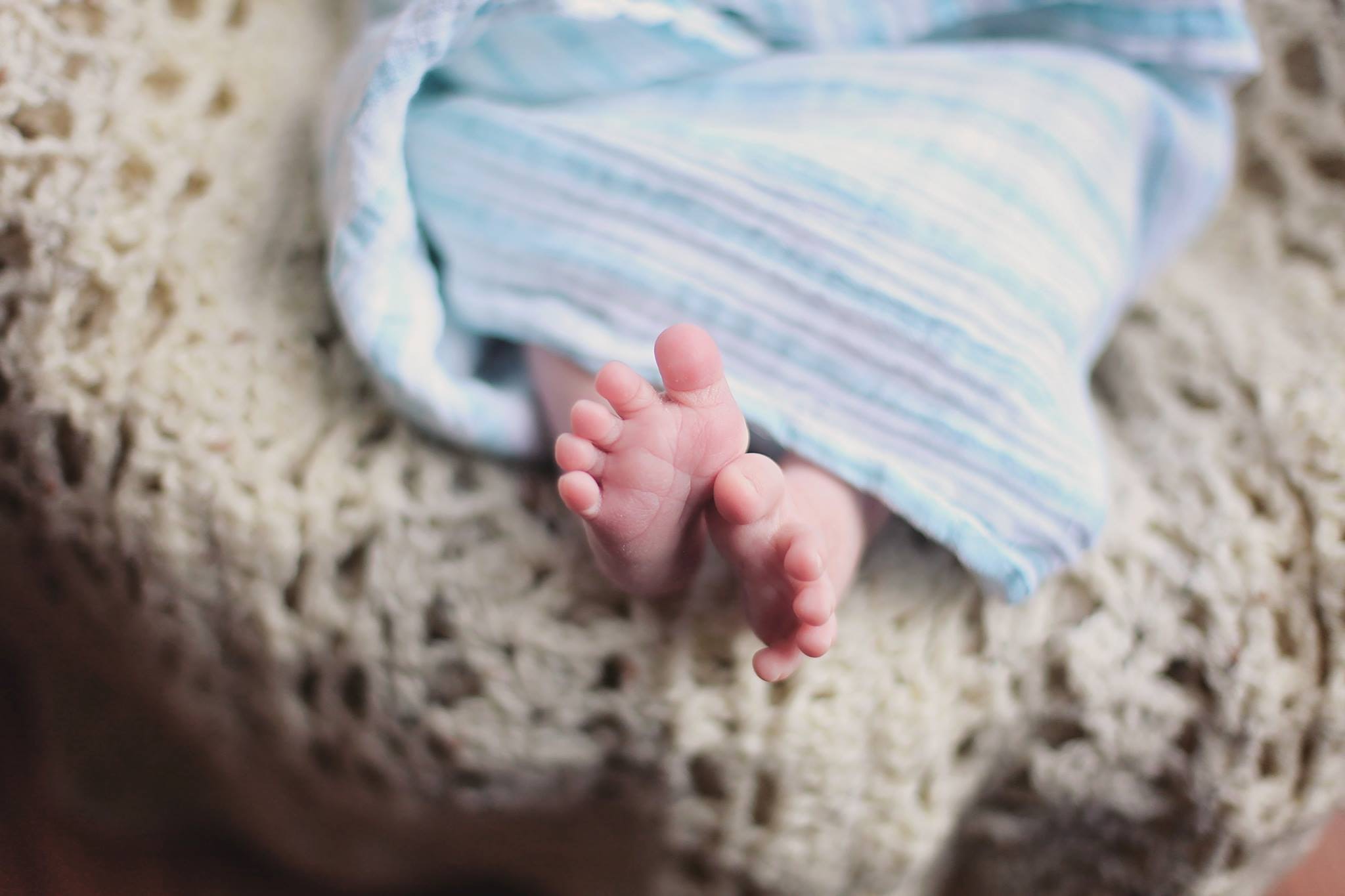 Lapisan tambahan bisa melonggarkan sabuk pengaman bayi (Foto: pexels/leah kelley)