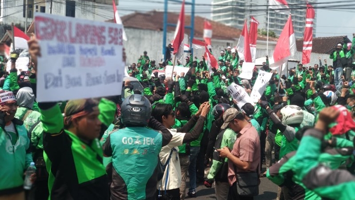 Tolak Pemotongan Insentif, Ribuan Driver Ojol Gelar Aksi Massa