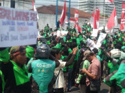Tolak Pemotongan Insentif, Ribuan Driver Ojol Gelar Aksi Massa
