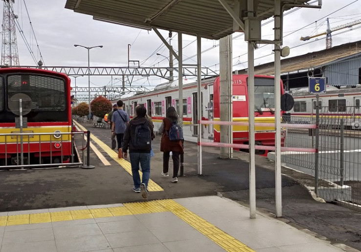 KRL Anjlok Dekat Stasiun Sudimara, KAI Commuter Rekayasa Jalur Tanah abang-Serpong